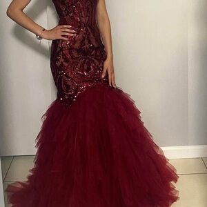 Elegant Burgundy Sequin Gown prom drees
